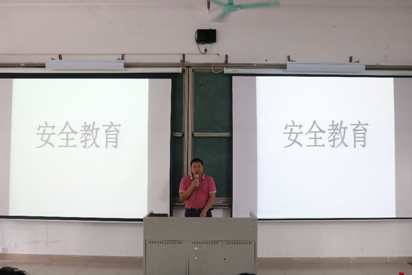 化学化工学院2020-2021学年度主题教育会议圆满结束