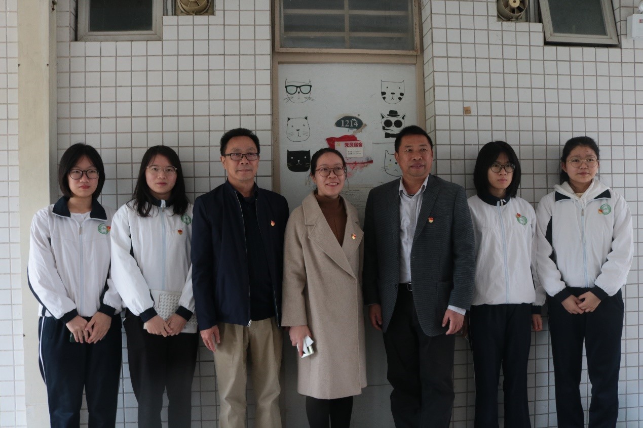 汇聚青春力量 提高帮带能力——化学化工学院举行学生党员宿舍挂牌仪式及“七个一”活动介绍会