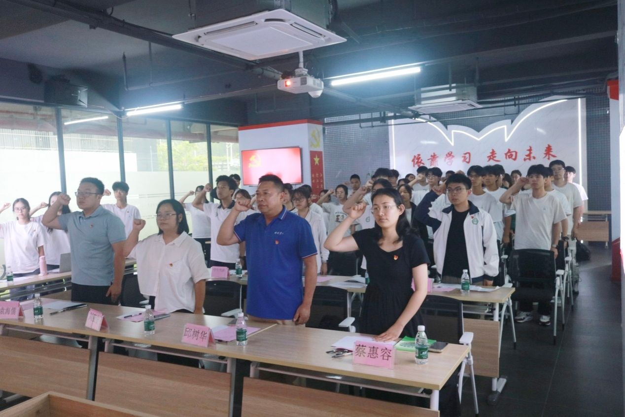 党建进社区：化学化工学院开展“读廉书·守初心·强作风”读书分享会