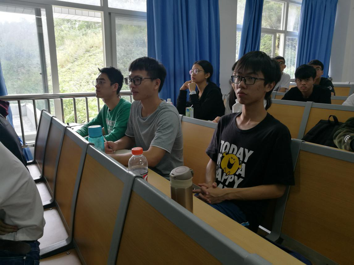 学生党支部开展专业新闻写作培训活动