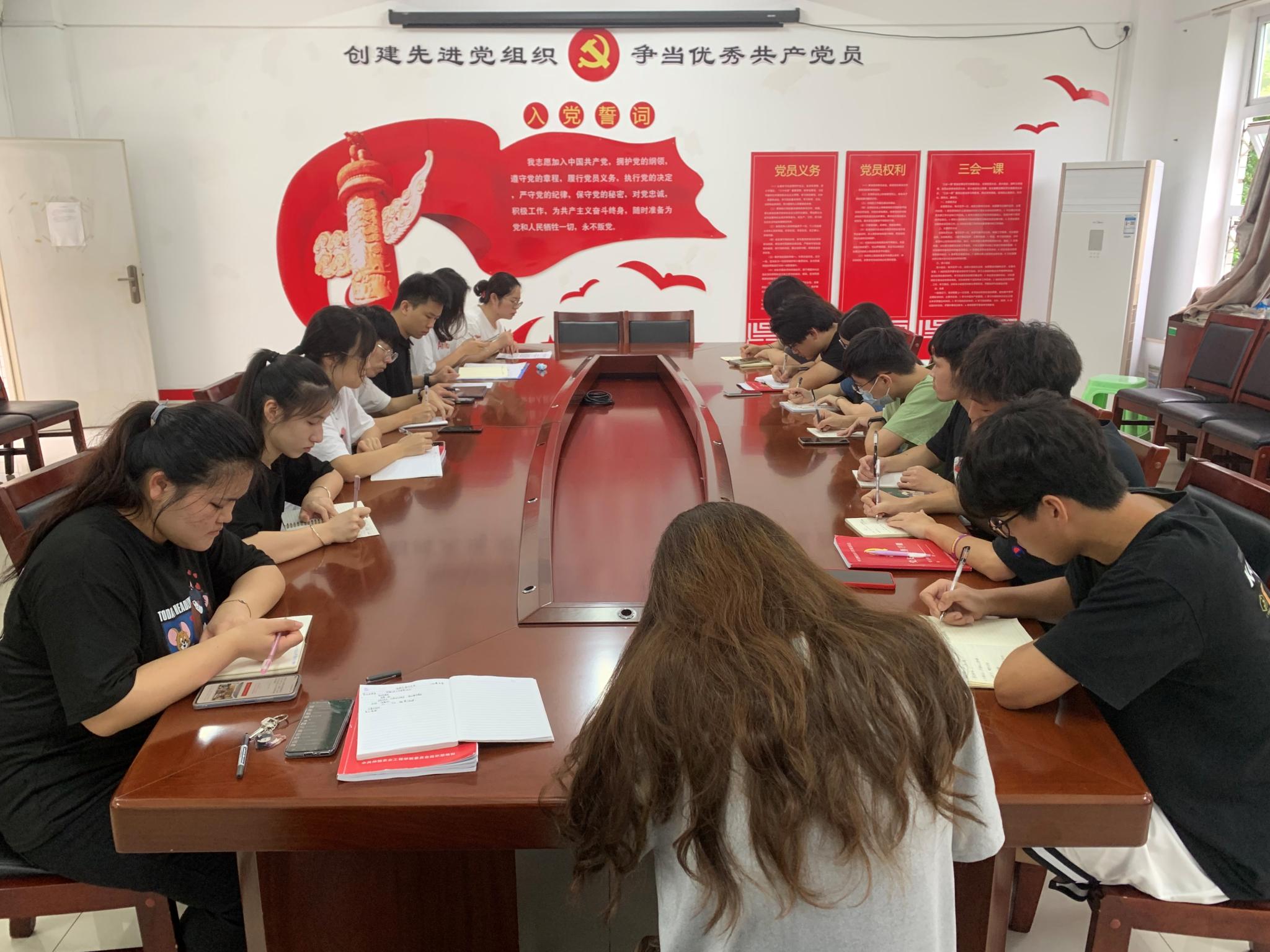 坚持党的领导 树立大局意识——化学化工学院学生党支部召开专题学习会议